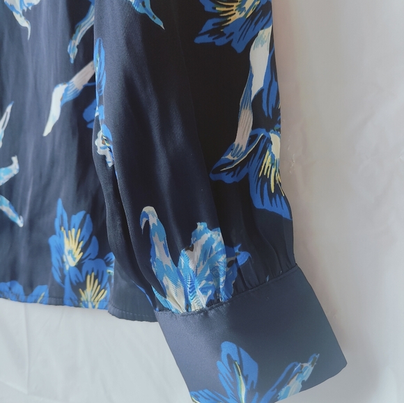 Banana Republic Dark Blue Floral Button Sleeve Blouse Size XS - Picture 5 of 12